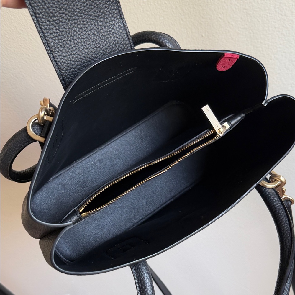 Angela Roi Elegant Black Vegan Leather Cher Bag - Picture 4 of 4
